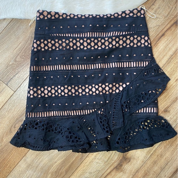 The Jetset Diaries lace eyelet mini skirt - Picture 1 of 7